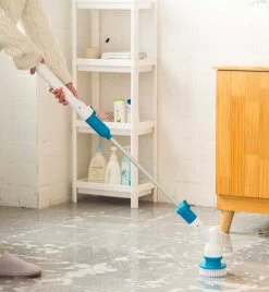 Merkloos Elektrische Schoonmaakborstel - Draadloos - 3 Opzetstukken - Oplaadbaar - Schrobber - Poetsmachine - Schoonmaak Middelen - Schoonmaak Borstel - Schrobborstel - Badkamer / Keuken - Poetsmachine - Polijstmachine - Reinigingsborstel -Kruideniers Winkel 1104x1200 3