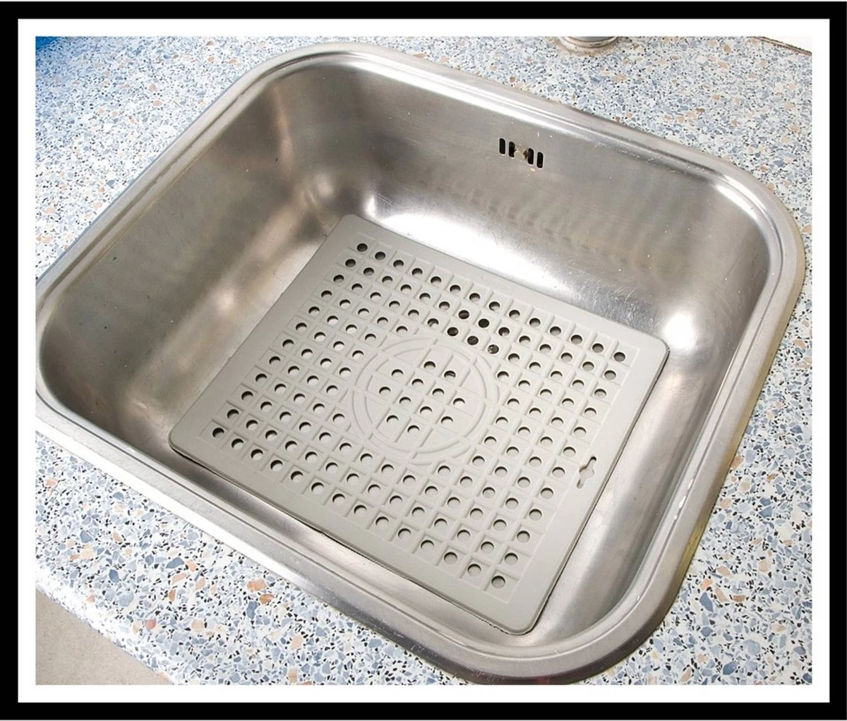 Gootsteenmat Rechthoek - 31x26cm - Rubber Mat Beschermt De Gootsteen Afwasbak En Het Servies Tegen Krassen En Beschadigingen. Past Ook In Een Vierkante Gootsteenbak 3 Gootsteenmat Rechthoek - 31x26cm - Rubber Mat Beschermt De Gootsteen Afwasbak En Het Servies Tegen Krassen En Beschadigingen. Past Ook In Een Vierkante Gootsteenbak