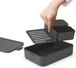 Brabantia Make & Take Bento Lunchbox Incl Bentobox - Large - Kunststof - Dark Grey 31 Brabantia Make & Take Bento Lunchbox Incl Bentobox - Large - Kunststof - Dark Grey -Kruideniers Winkel 1200x1067 1