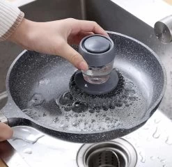 Afwasborstel Met Zeepdispenser – Met 3 Verschillende Opzet Stukken – Inclusief Houder – Grijs – Afwas Borstel Zeepreservoir – Zeep Handborstel – Doseerpomp – Afwasmiddel Dispenser – Navulbaar -Kruideniers Winkel 1200x1168 3