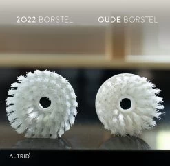 Altrid Elektrische Schoonmaakborstel - Oplaadbaar - Verbeterde Versie - 3 Opzetstukken - Poetsmachine - Handborstel - Schrobborstel - Schrobber - Reinigingsborstel - Schoonmaakmiddelen 12 Altrid Elektrische Schoonmaakborstel - Oplaadbaar - Verbeterde Versie - 3 Opzetstukken - Poetsmachine - Handborstel - Schrobborstel - Schrobber - Reinigingsborstel - Schoonmaakmiddelen -Kruideniers Winkel 1200x1177 9