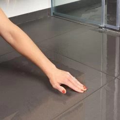 Secucare Anti Slip Spray 100ml - Antislip Voor Tegelvloeren -Kruideniers Winkel 1200x1200 1424