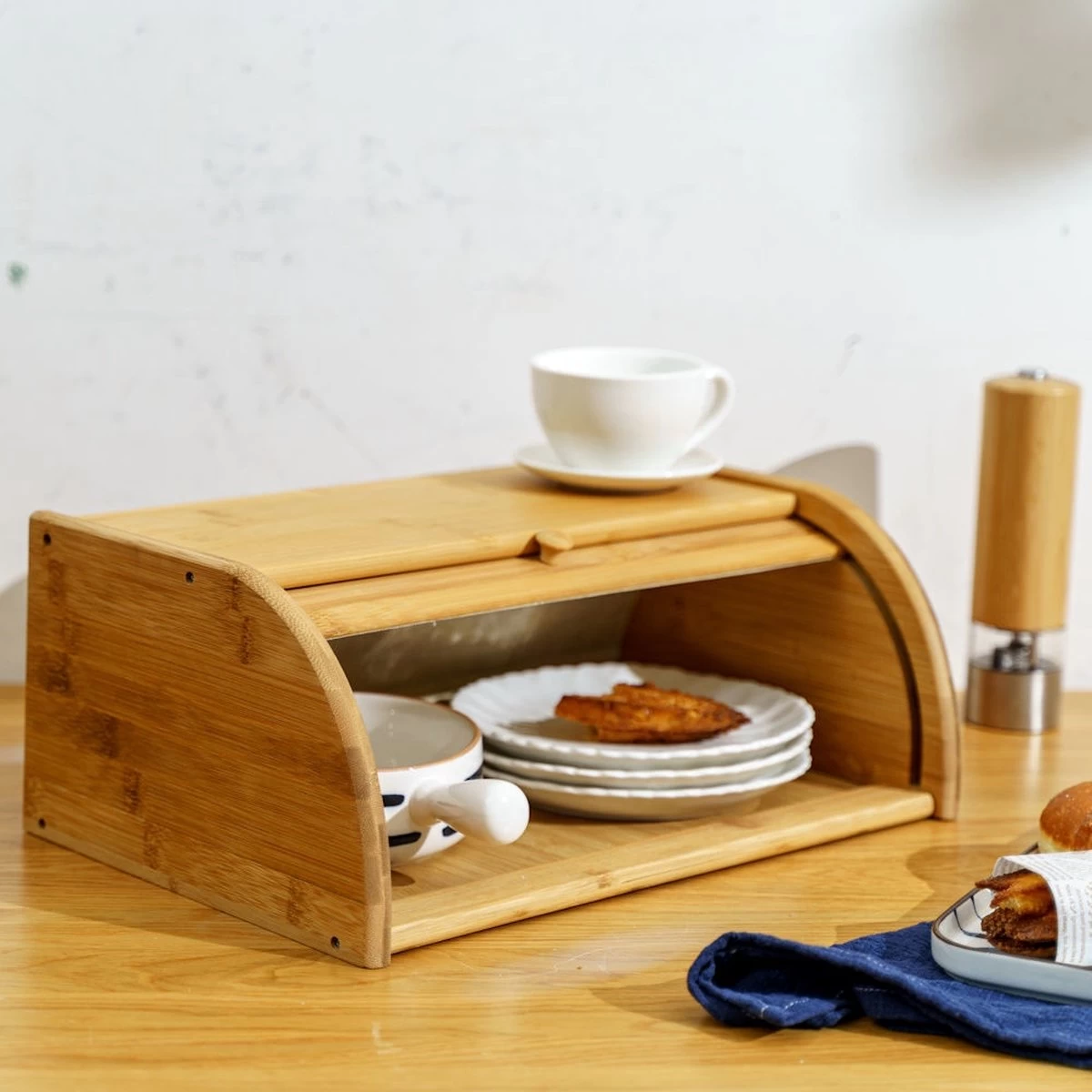 Merkloos Decopatent® Broodtrommel Met Rolluik - Bamboe Houten Brooddoos Met Schuifdeksel - Broodtrommel - Brood Bewaren En Vers Houden 9 Merkloos Decopatent® Broodtrommel Met Rolluik - Bamboe Houten Brooddoos Met Schuifdeksel - Broodtrommel - Brood Bewaren En Vers Houden - Afbeelding 7