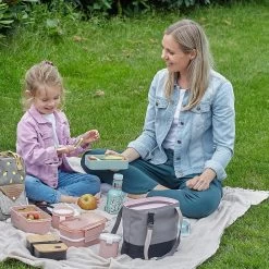 Homra Lunchbox STAQS Pink - Bento Box - 2 Laags Broodtrommel - 3 Compartimenten - Roze - Lunch To Go - Duurzaam Kunststof - BPA Vrij - 3 Vaks Lunchtrommel Voor Volwassenen - Inclusief Bestek - Magnetron, Diepvries, Vaatwasser Bestendig - Vers Houden -Kruideniers Winkel 1200x1200 1752
