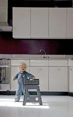 PUHLMANN - Inklapbare Kruk, JAMES, Plastic, Grijs, 40 Cm Hoog, Max 90 Kilo -Kruideniers Winkel 746x1200 1