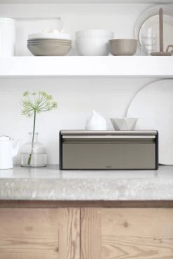 Brabantia Broodtrommel - Met Klepdeksel - Platinum -Kruideniers Winkel 799x1200 15