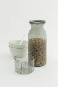 Brabantia Voorraadbussen Met Maatbeker Set Van 2 - 1,3 L - Dark Grey -Kruideniers Winkel 799x1200 19