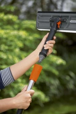 GARDENA Cleansystem Raamborstel Met Trekker - Werkbreedte 31 Cm 12 GARDENA Cleansystem Raamborstel Met Trekker - Werkbreedte 31 Cm -Kruideniers Winkel 799x1200 6