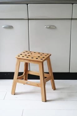 PUHLMANN - Inklapbare Kruk, JAMES, Hout, 41 Cm Hoog, Max 150 Kilo -Kruideniers Winkel 800x1200 3